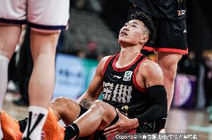 媒体人:深圳连续两场只有八人出战 拼到弹尽粮绝 虽败犹荣配图